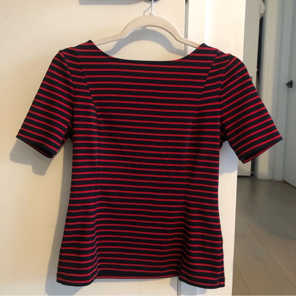 Versatile T with red stripes